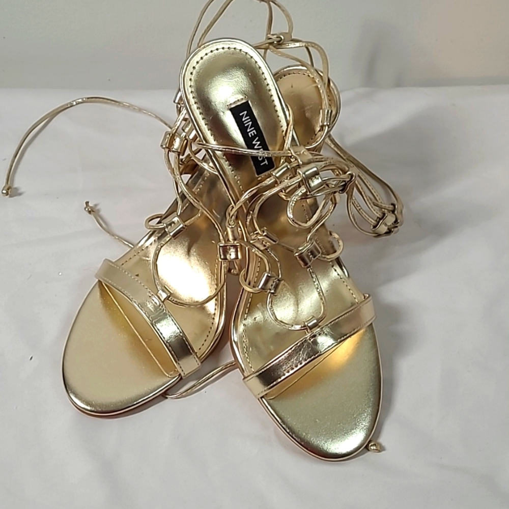 Nine West Women's Gold Shoe - Picture 6 of 8